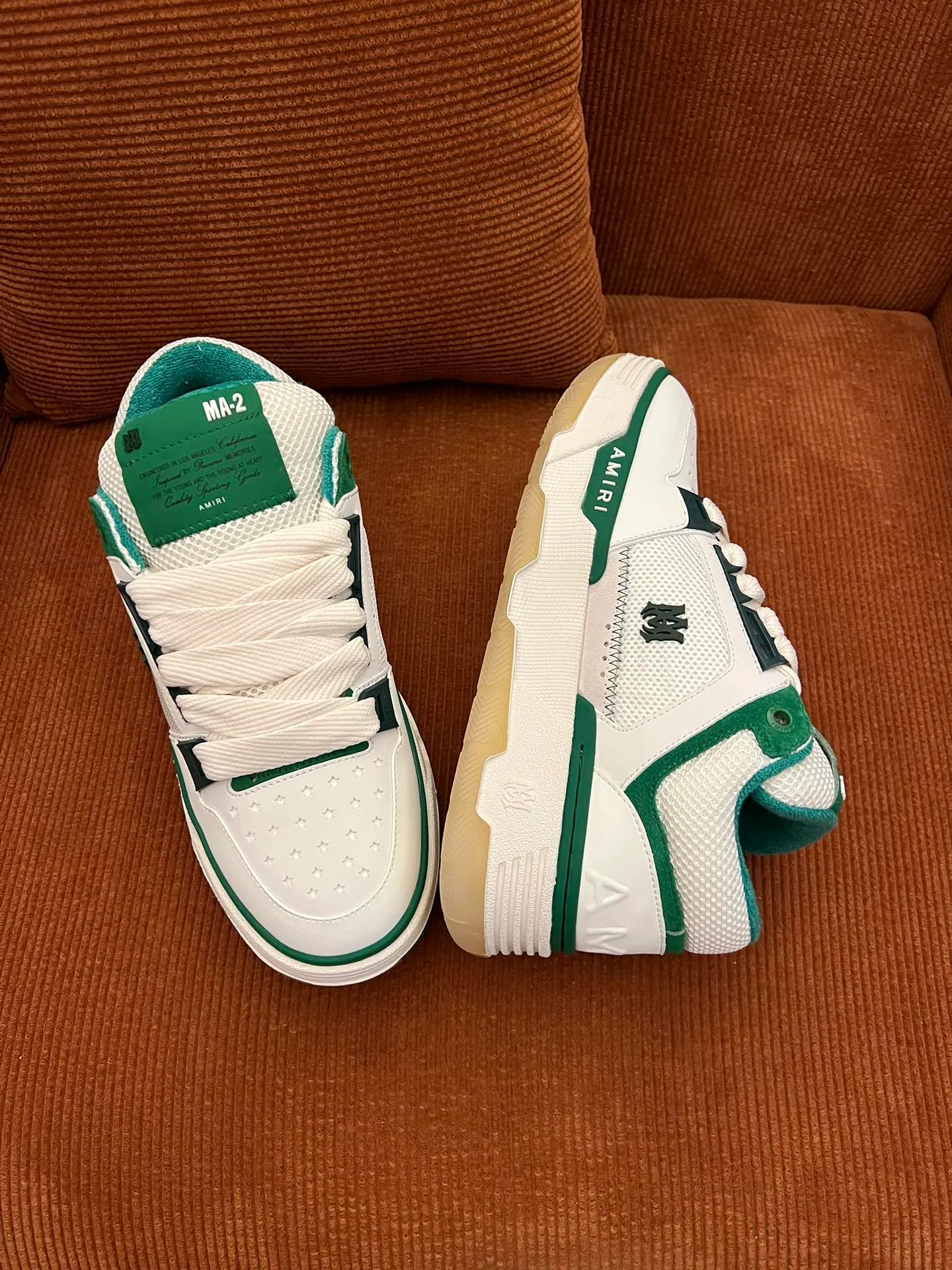 p620💰Men's shoes Amiri Emile's 2023 spring and summer new MA-1 bread shoes, couple models, casual sports shoes, sneakers Amiri gave up the rock punk style in the new season and used a large number of unsaturated colors, Morandi tones, whether you see or wear them, it will make people very happy. The large tongue of the bread shoes continues, shortens the length of the shoe body, thickens the midsole, and the toe part is more rounded. Amiri's brand letters and MA logo appear on the side of the shoe. Fabric: Original customized imported first-layer cowhide + mesh. Lining: Original customized breathable towel lining. Outsole. Foam combination material. Bottom thickness: 4CM. Size: Men's 39-45